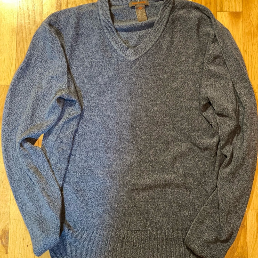 Men’s dockers sweater, light knit top in a blueish charcoal color.
